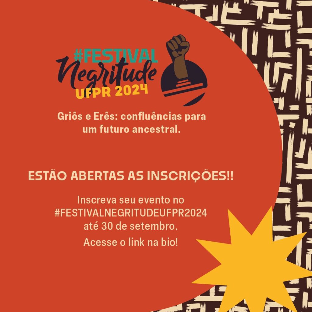 Em um fundo laranja e amarelo, a hashtag #FestivalNegritude está à esquerda, anunciando a data do evento em 2024. No centro, a logo de uma mão em sinaça está centralizada com o título "Griôs e Herdeiros: Confluências para um Futuro Ancestral". À direita, uma estrela verde serve de fundo para o texto "Inscreva o seu evento - #FestivalNegritude UFPR 2024 - até o dia 30 de setembro.